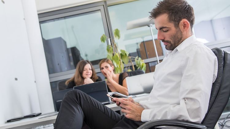 Schadenfreude - auch im Job - kennt wahrscheinlich jeder. Entscheidend ist, wie man mit diesem Gefühl umgeht.