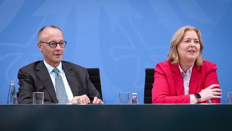 Alles gute kommt von oben: Friedrich Merz ist jetzt auch Bürgergeldreformkanzler.