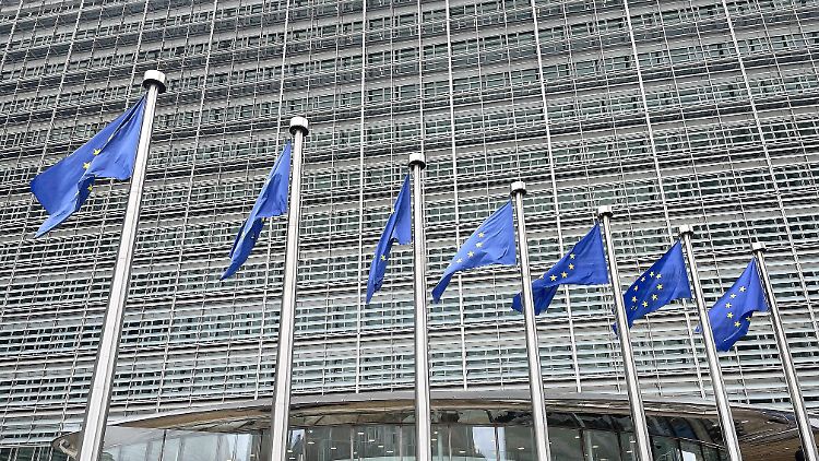 Es ginge um "Schutzmaßnahmen, um das Gleichgewicht mit Partnern wiederherzustellen, die sich an gar keine Regeln mehr halten", erklärte EU-Industriekommissar Séjourné. 