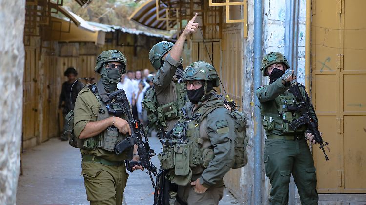 Einem Bericht zufolge soll es zu einer Massenüberwachung von Palästinensern durch die israelischen Streitkräfte gekommen sein.