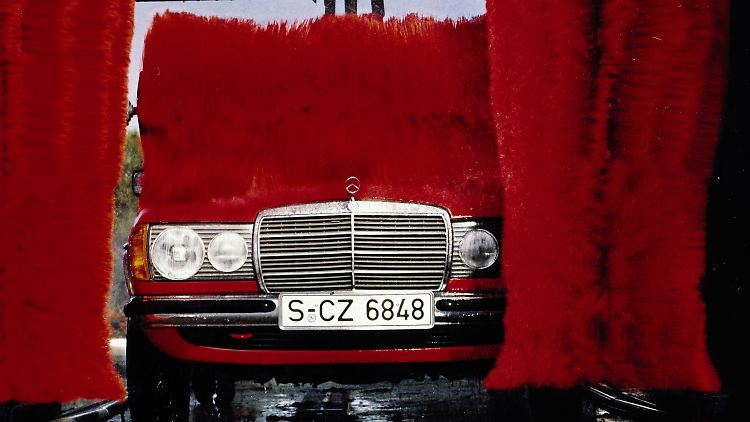 Deutsches Wohlstandssymbol der 1970er Jahre: Die Mercedes-Baureihe 123 verkaufte sich zeitweise besser als der VW Golf.