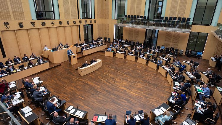 Der Bundesrat diskutiert unter anderem über die Zukunft des Jugendschutzes.