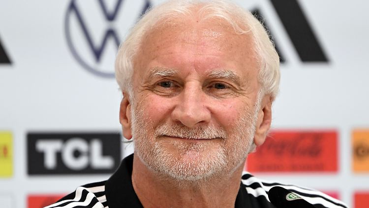 Rudi Völler blickt tiefenentspannt in die Zukunft.