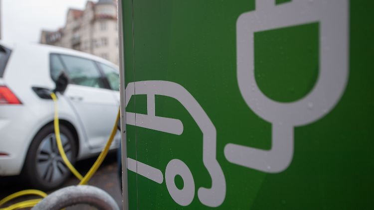 Ob die Kfz-Steuerbefreiung für reine E-Autos verlängert wird, "wird aktuell geprüft".
