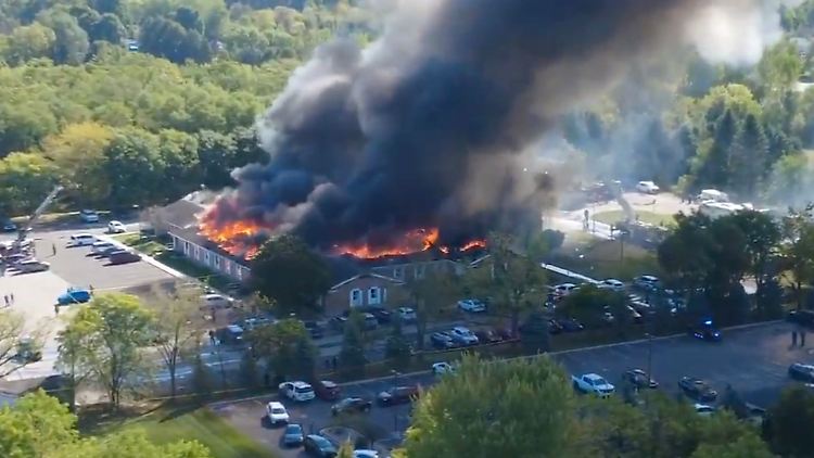 Das Feuer ist den Angaben zufolge mittlerweile gelöscht. 