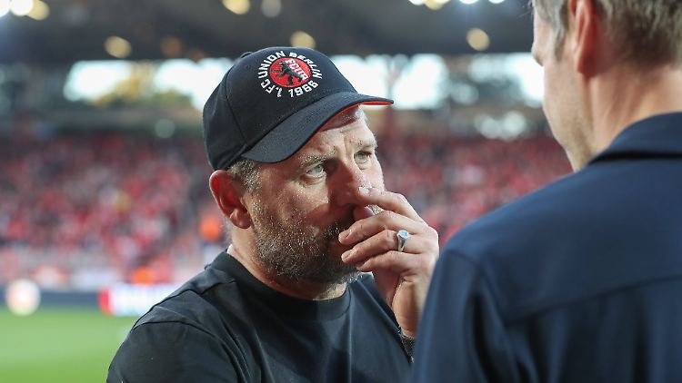 Steffen Baumgart musste sein Team vor dem Anpfiff verlassen.