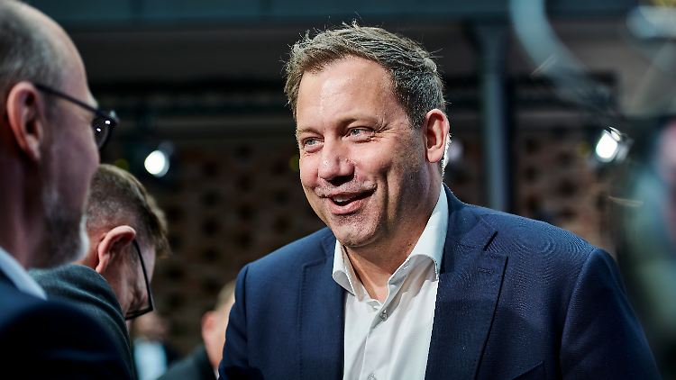 Dortmund verloren, Köln gewonnen: Für SPD-Chef Klingbeil gab es bei der Stichwahl in NRW Glanz und Elend zu verarbeiten. 