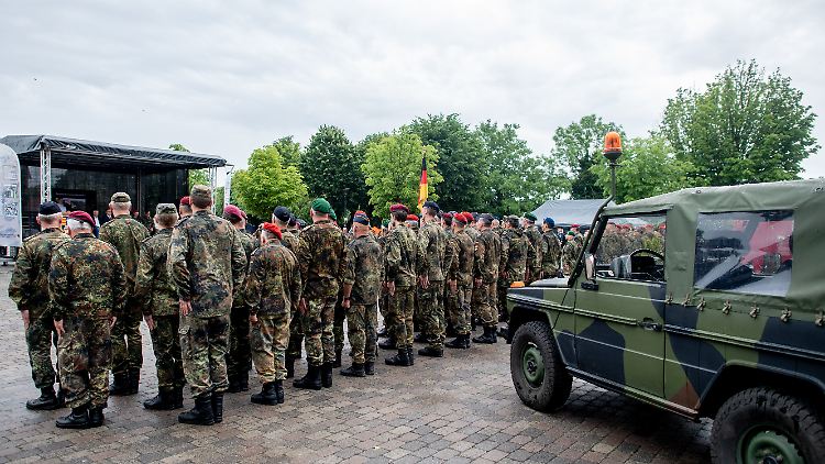 Mit 51.000 beorderten Reservisten fehlen der Bundeswehr aktuell fast 150.000 Mann.