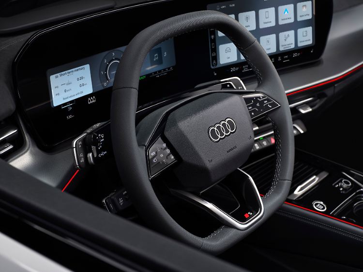 Viel Anzeige und sogar ein Head-up-Display prägen den Q3-Innenraum. Neuartige Lenksäulenhebel verändern das Bedienungsgefüge.