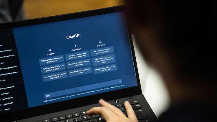 OpenAI bestreitet, dass die Texte gespeichert werden.