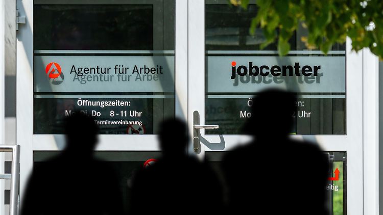 Selbst auf dem Höhepunkt der Corona-Krise waren die Chancen für Arbeitslose, einen neuen Job zu finden, nicht so schlecht wie zuletzt. 