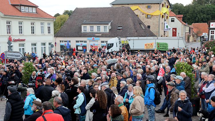 Die Polizei sprach von rund 500 Teilnehmern, die dem Aufruf gefolgt waren.