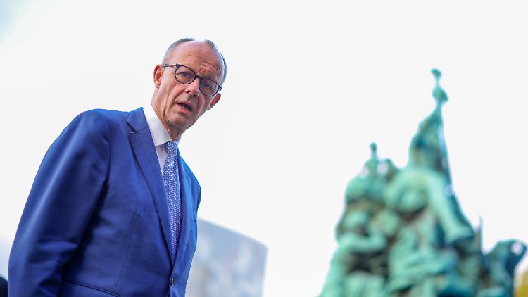 "Wir sind in einer völlig anderen Welt": Kanzler Merz in Düsseldorf auf dem Weg zum "Ständehaus-Treff".