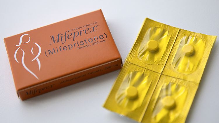 Die FDA ließ die Abtreibungspille 2000 zu.