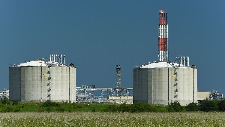 Allein in den ersten acht Monaten dieses Jahres importierte Russland laut Greenpeace 12,8 Milliarden Kubikmeter Flüssigerdgas in die EU. 