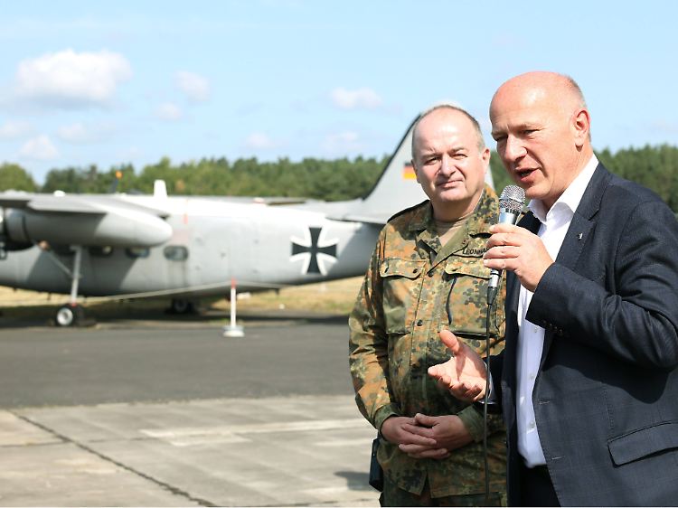"Der klassische Wehrdienst, wie ich ihn damals erlebt habe, den würde ich nicht mehr wollen." (Wegner im August 2024 beim Flugplatzfest in Gatow.)