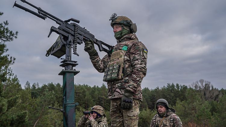 Eine mobile Luftabwehrgruppe der Ukraine ist im November 2024 in der Region Kiew im Einsatz. 