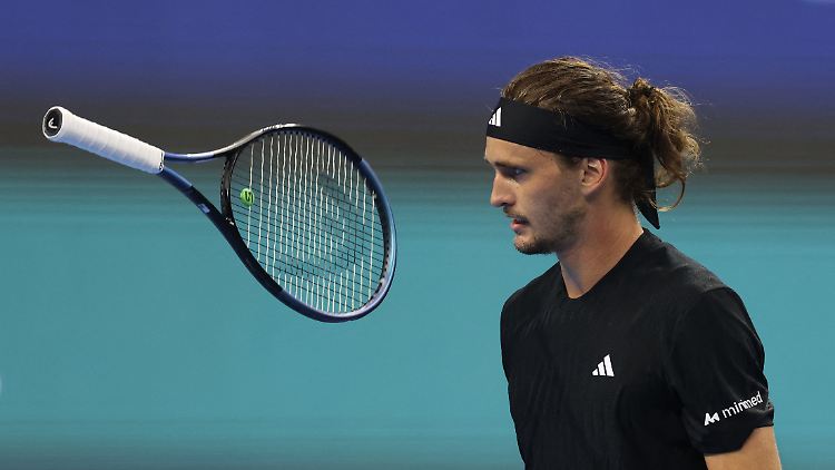 Vom ersehnten ersten Grand-Slam-Titel scheint Zverev aktuell so weit entfernt wie lange nicht.