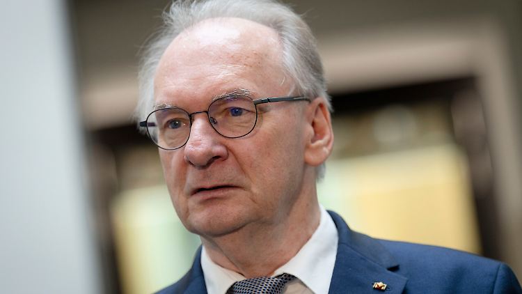 Haseloff, zurzeit dienstältester Ministerpräsident, hatte im August erklärt, sich nach der Wahl aus der Politik zurückzuziehen.