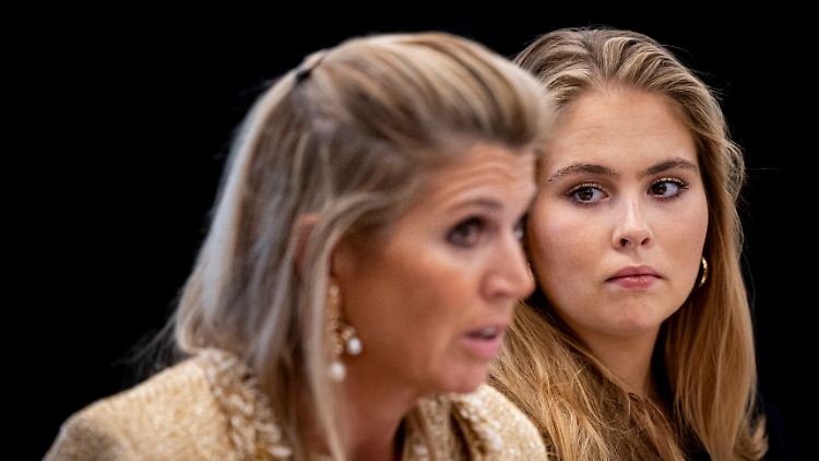 Kronprinzessin Amalia mit ihrer Mutter, Königin Maxima. 