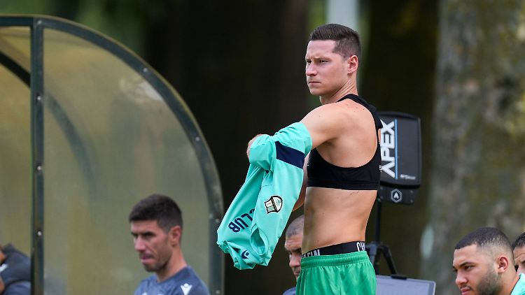 Julian Draxler blickt sehr zufrieden auf seine Karriere.