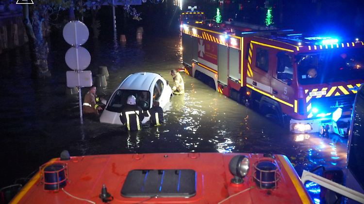 In der ukrainischen Region Odessa waren Rettungskräfte die ganze Nacht im Einsatz. 