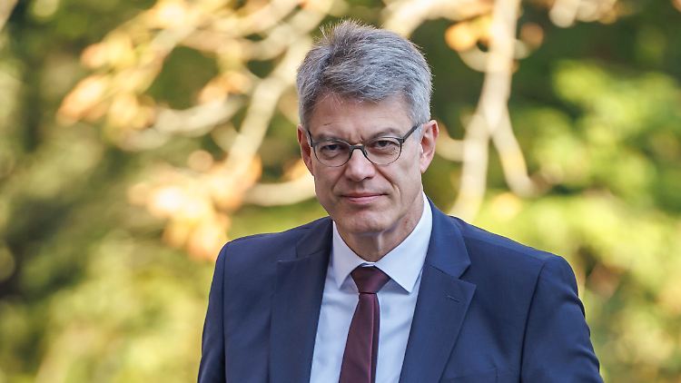 Verkehrsminister Schnieder fehlte beim Gruppenfoto des Kabinetts.