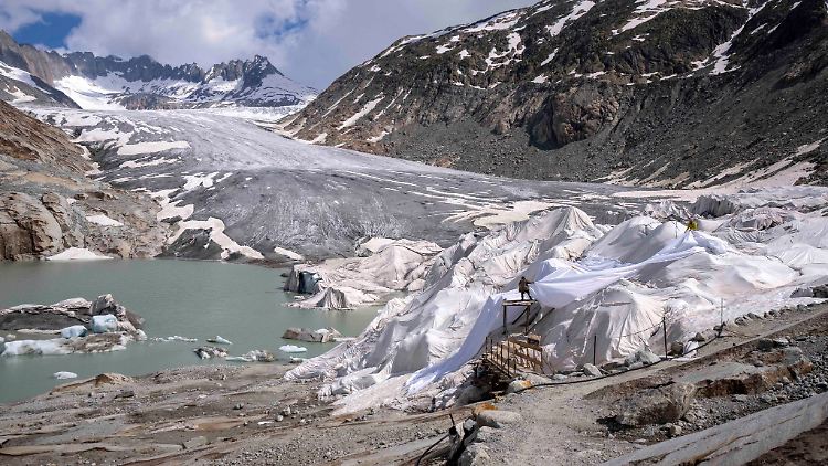 Die Schweizer Gletscher haben innerhalb von zehn Jahren ein Viertel ihrer Eismasse verloren (Archivbild)