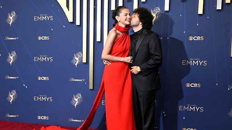 Jetzt nicht nur verliebt, sondern auch verheiratet: Selena Gomez und Benny Blanco.
