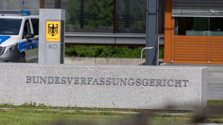 Die Strafe des Klägers muss erneut verhandelt werden, allerdings wegen der neuen Rechtslage für Cannabis. 