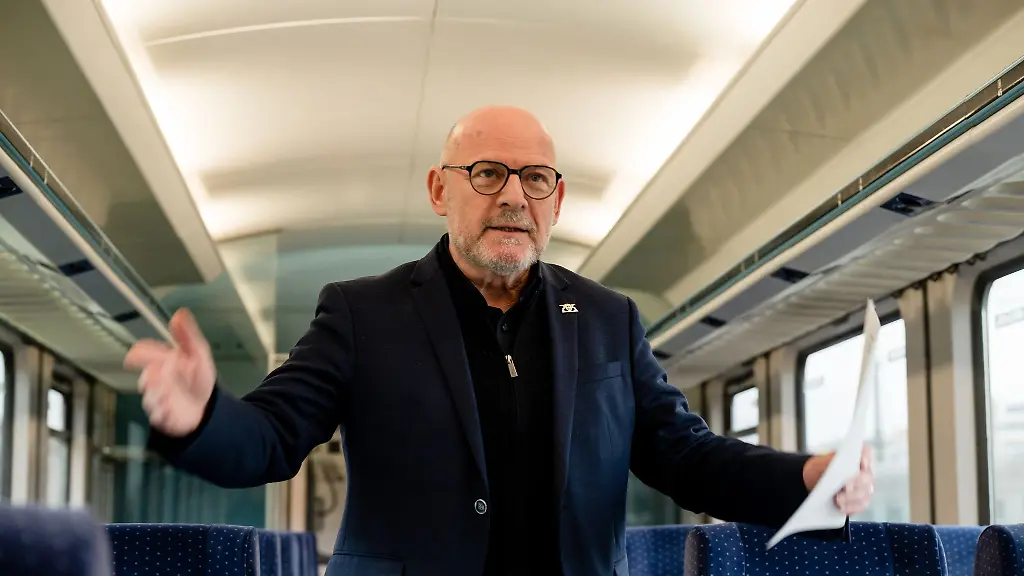 Winfried-Hermann-Buendnis-90-Die-Gruenen-Verkehrsminister-Baden-Wuerttemberg
