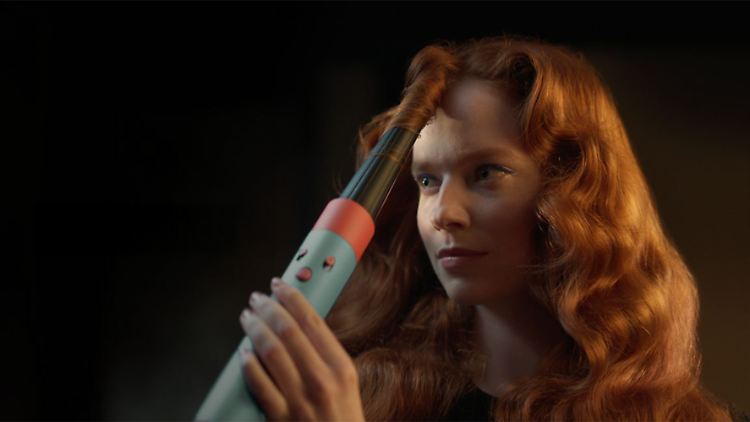 So lassen sich Styles mit dem Dyson Airwrap kreieren, die lange ihre Form wahren.