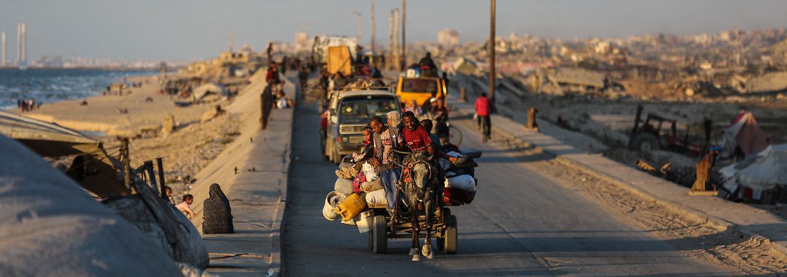Palästinensische Zivilisten auf der Flucht: Die israelische Armee will einen wichtigen Fluchtweg aus Gaza-Stadt sperren.
