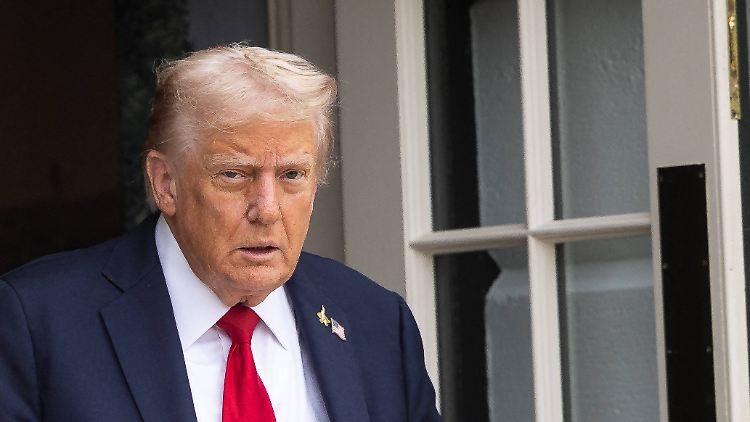 Sagte sich im Wahlkampf von "Project 2025" los, setzt es in seiner bisherigen Präsidentschaft jedoch nach und nach um: Donald Trump.