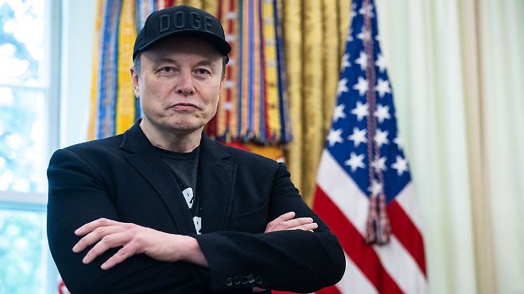 Musk wird als Gründer des PayPal-Vorgängers X.com und des Raumfahrtunternehmens SpaceX sowie als Leiter des E-Autoherstellers Tesla bekannt. 