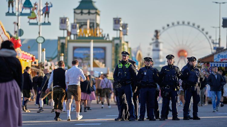 Oktoberfest in München: Nach dem Ausnahmezustand kehren die Wiesn-Besucher auf das Festgelände zurück.