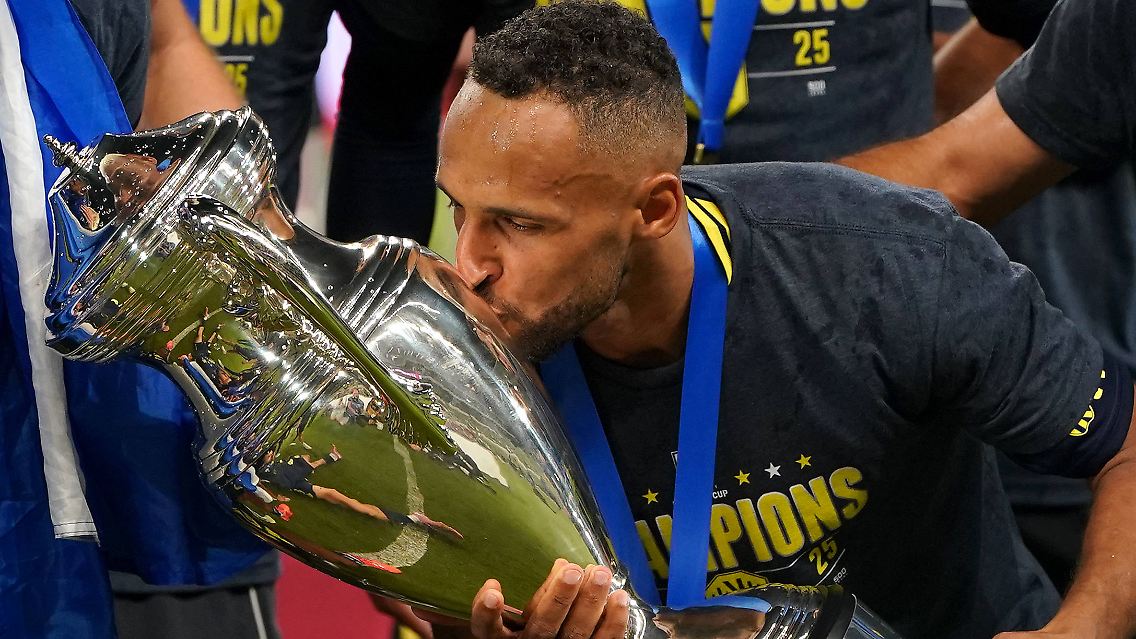 Mukhtar mit dem Pokal. Das hat Nashville noch nie gesehen.