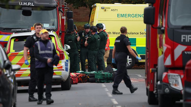 Einsatzkräfte am Tatort in Manchester.