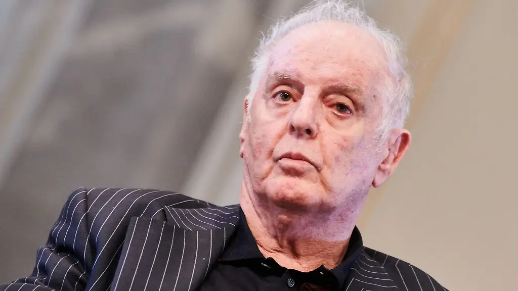 Dirigent-Daniel-Barenboim-bei-einer-Pressekonferenz-in-der-Staatsoper