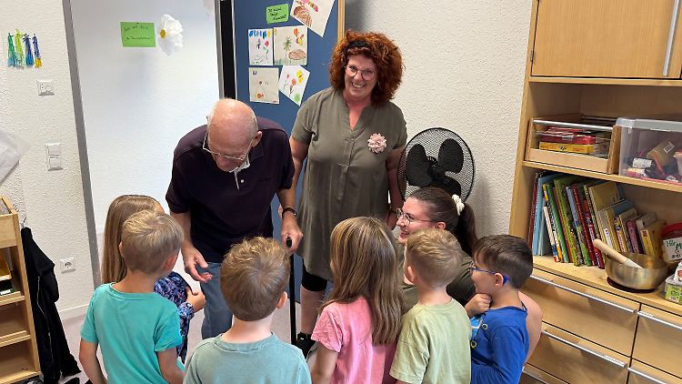 In der KiSenTa treffen täglich drei Generationen aufeinander: Kitakinder, Senioren aus der Tagespflege sowie Erzieherinnen und Senioren-Betreuerinnen.