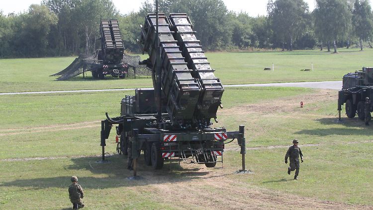 Patriot-Startgeräte bei der Flugabwehrraketengruppe 21 in Sanitz auf einer älteren Aufnahme.