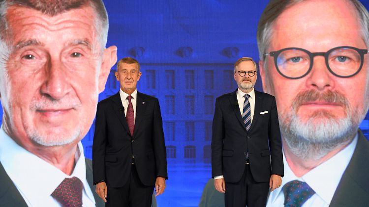 Die beiden Kontrahenten stehen nebeneinander: Babis (links) und Fiala (rechts).