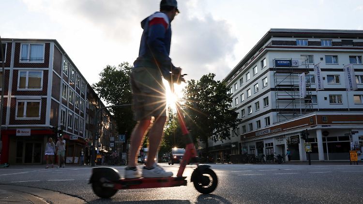 Job weg wegen E-Scooter? In einem Gerichtsverfahren ging es um eine Trunkenheitsfahrt und die Härtefallregelung.