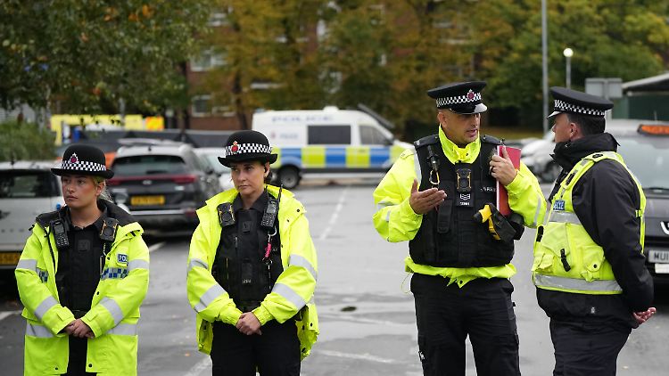 Scotland Yard hat den Schutz religiöser Einrichtungen nach dem Anschlag in Manchester erhöht und das Abziehen vieler Sicherheitskräfte für die Demo kritisiert.