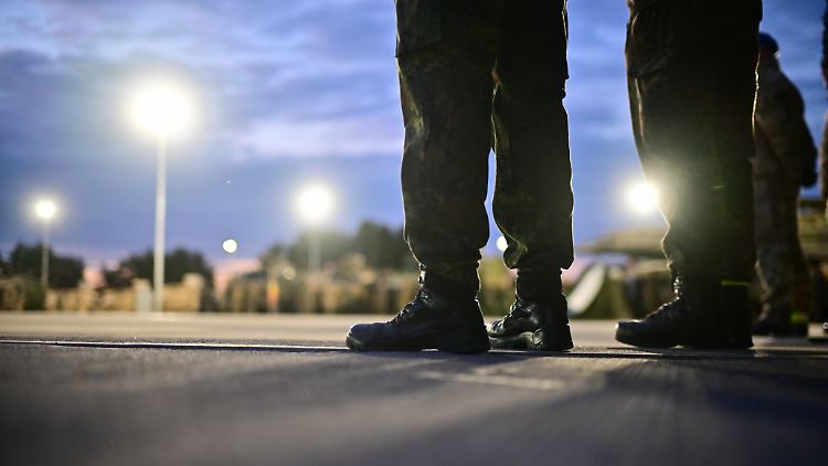 Wann wird aus Freiwilligkeit eine Pflicht? Der Unionsfraktion ist der Gesetzesentwurf zur Wehrpflicht noch zu ungenau.