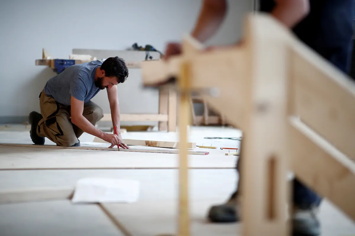 2019-04-29T102417Z-110477027-RC12970A7870-RTRMADP-3-FRANCE-NOTREDAME-CARPENTERS