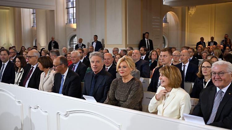 Beim Gottesdienst saß das Paar ganz vorne, beim zentralen Festakt später dann auch.