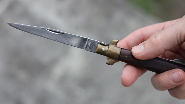 Bis 1. Oktober konnten illegale Springmesser straffrei und kostenlos bei den Waffenbehörden abgegeben werden. 
