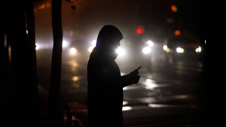 Erst heulen die Sirenen auf, dann folgt der Alarm auf dem Handy.