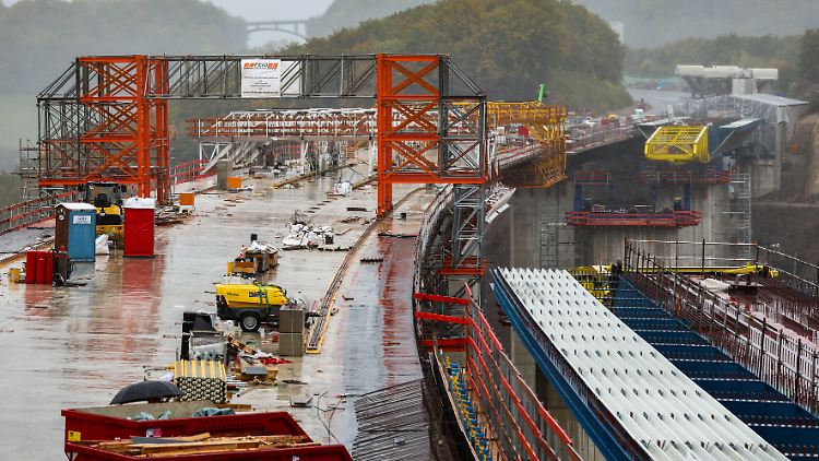 Seit Oktober 2023 wird an der neuen Brücke gebaut.